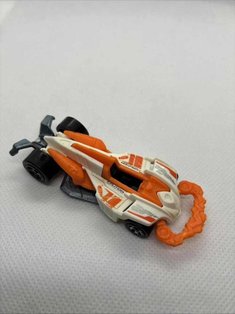 Hot Wheels Wattzup HW City Future Fleet White Orange Diecast Car 2013 Mattel